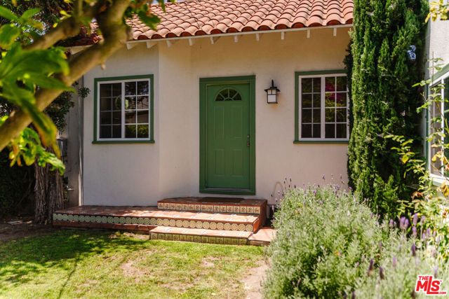 2735 Clyde Avenue, Los Angeles, CA 90016
