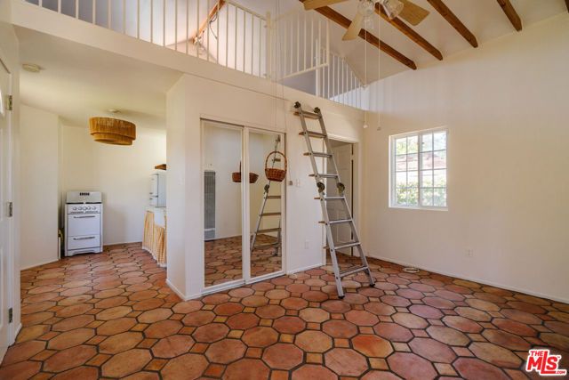 2735 Clyde Avenue, Los Angeles, CA 90016