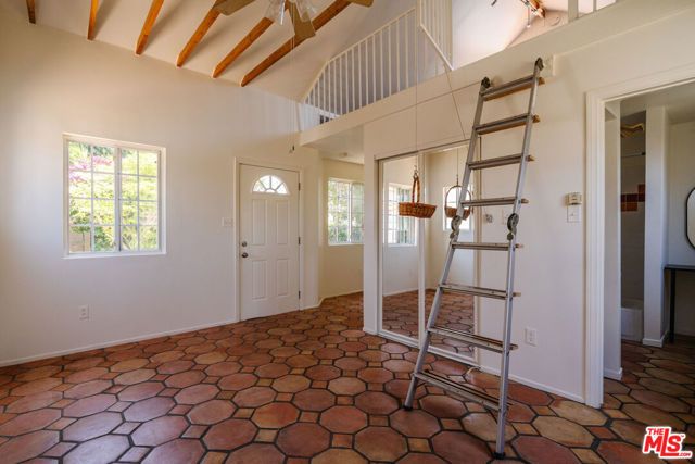 2735 Clyde Avenue, Los Angeles, CA 90016