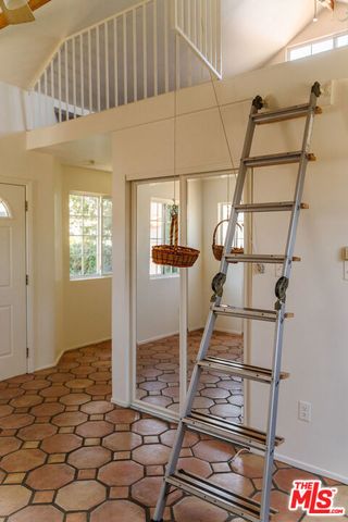 2735 Clyde Avenue, Los Angeles, CA 90016
