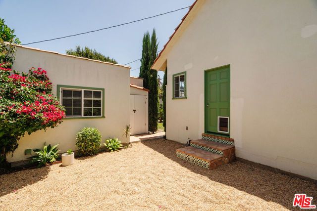 2735 Clyde Avenue, Los Angeles, CA 90016
