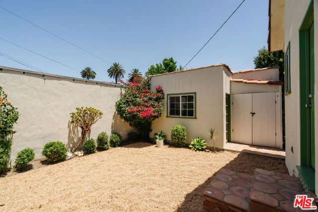 2735 Clyde Avenue, Los Angeles, CA 90016
