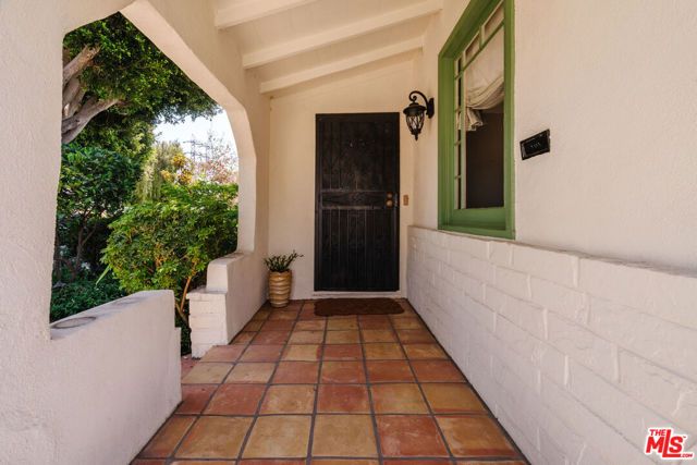 2735 Clyde Avenue, Los Angeles, CA 90016