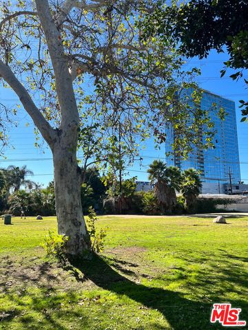 2735 Clyde Avenue, Los Angeles, CA 90016