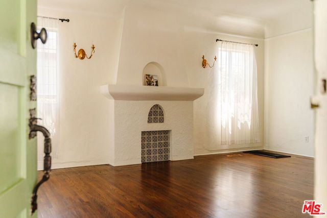 2735 Clyde Avenue, Los Angeles, CA 90016