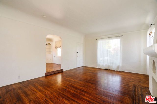 2735 Clyde Avenue, Los Angeles, CA 90016