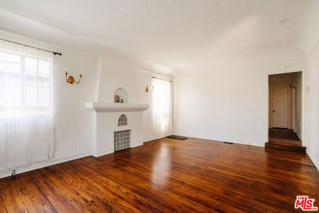2735 Clyde Avenue, Los Angeles, CA 90016