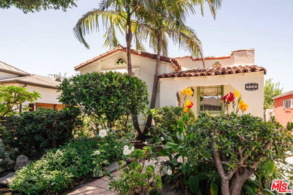 2735 Clyde Avenue, Los Angeles, CA 90016