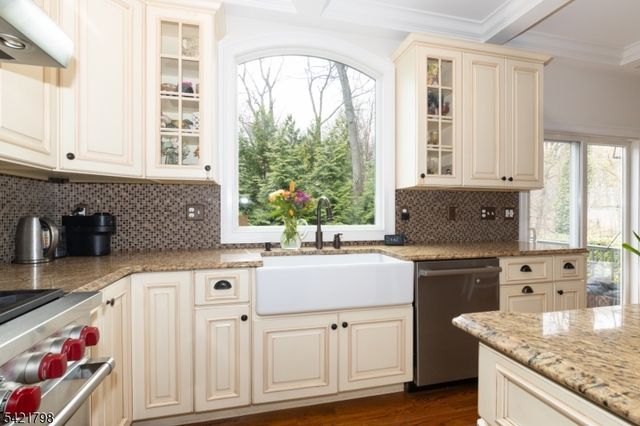 29 Sunnywood Dr, Westfield Town, NJ 07090