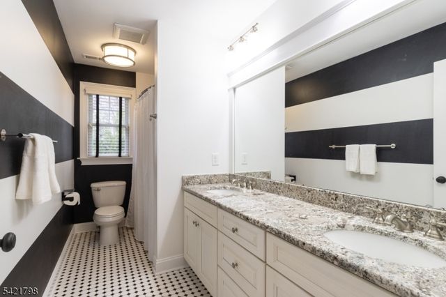 29 Sunnywood Dr, Westfield Town, NJ 07090