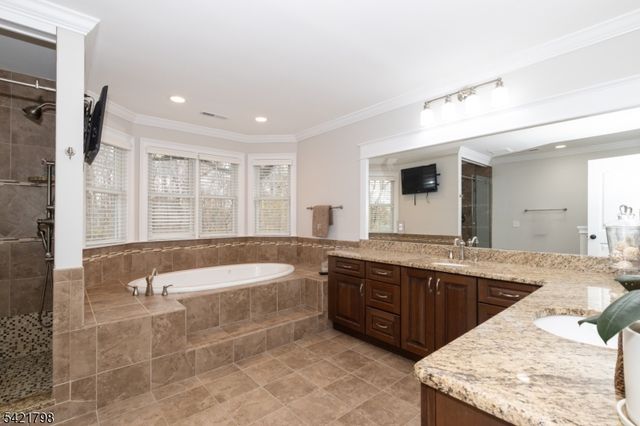 29 Sunnywood Dr, Westfield Town, NJ 07090