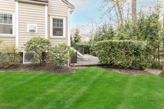 29 Sunnywood Dr, Westfield Town, NJ 07090