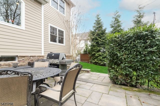 29 Sunnywood Dr, Westfield Town, NJ 07090