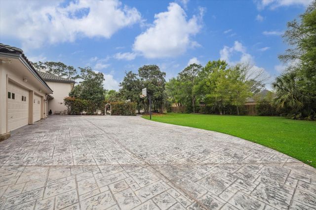 1204 Cowards Creek Drive, Friendswood, TX 77546