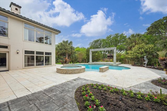 1204 Cowards Creek Drive, Friendswood, TX 77546