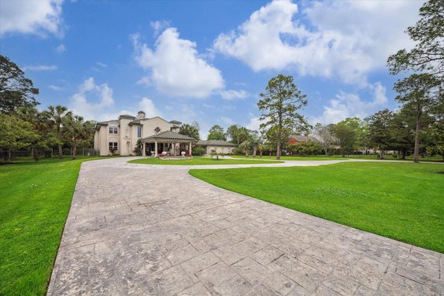 1204 Cowards Creek Drive, Friendswood, TX 77546