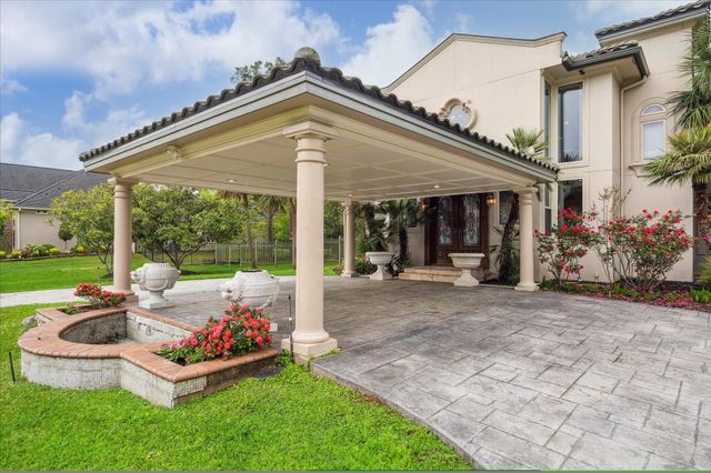 1204 Cowards Creek Drive, Friendswood, TX 77546