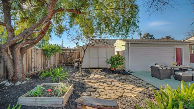 1753 Elm St, Livermore, CA 94551
