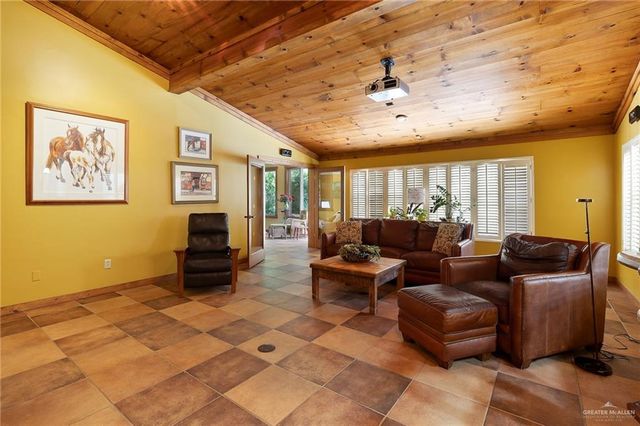 9800 N Shary Road, Mission, TX 78573