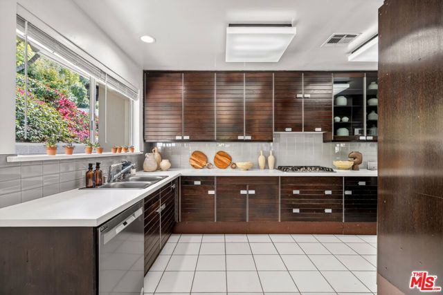 9537 Dalegrove Drive, Beverly Hills, CA 90210