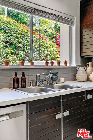 9537 Dalegrove Drive, Beverly Hills, CA 90210