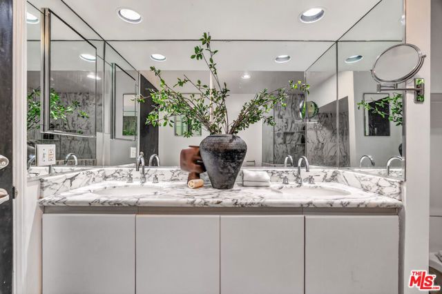 9537 Dalegrove Drive, Beverly Hills, CA 90210