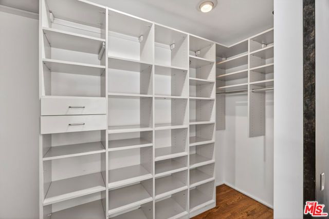 9537 Dalegrove Drive, Beverly Hills, CA 90210