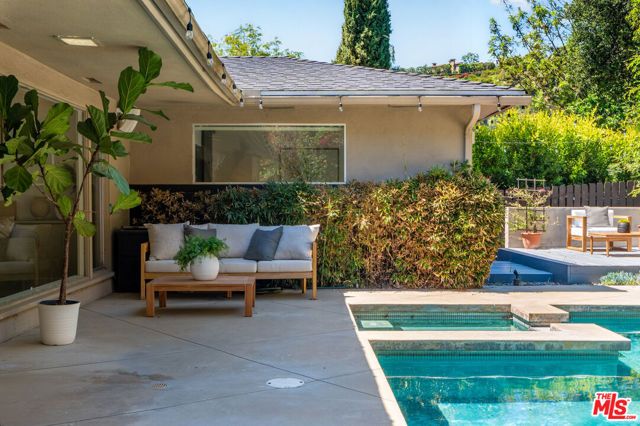 9537 Dalegrove Drive, Beverly Hills, CA 90210