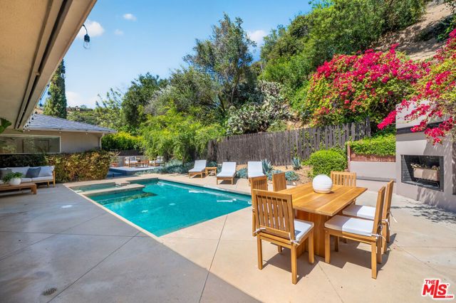 9537 Dalegrove Drive, Beverly Hills, CA 90210