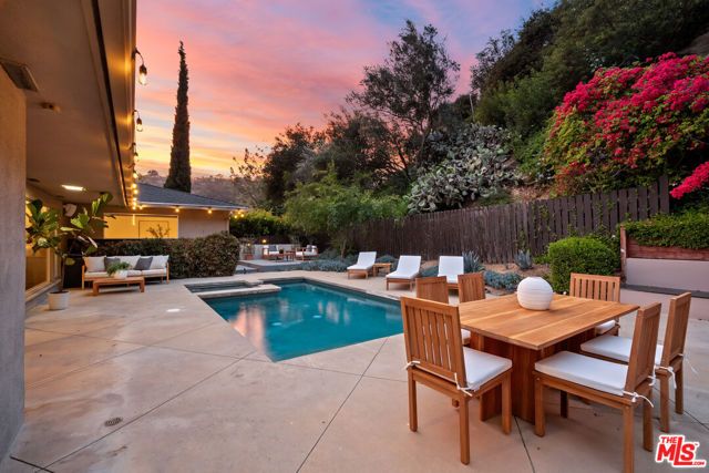 9537 Dalegrove Drive, Beverly Hills, CA 90210