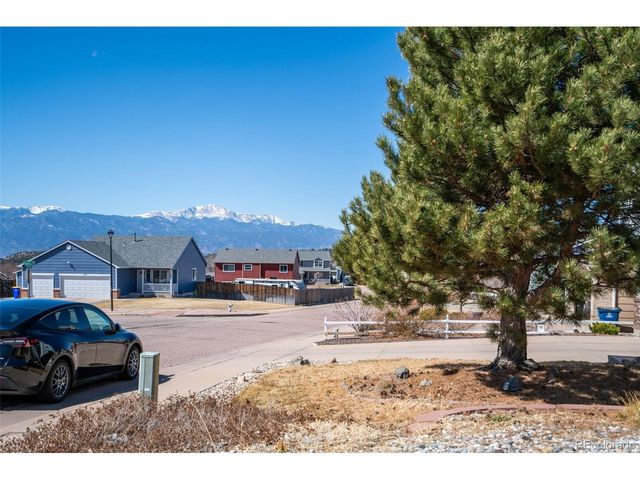 6382 Zermatt Dr, Colorado Springs, CO 80915