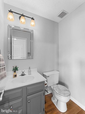 72 PEBBLE LN, Blackwood, NJ 08012