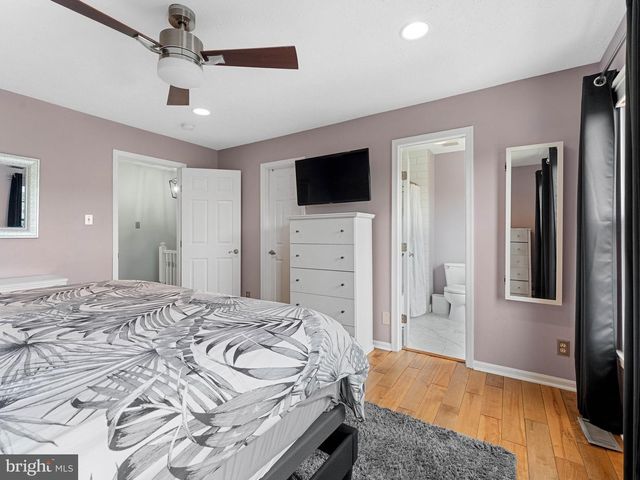 72 PEBBLE LN, Blackwood, NJ 08012