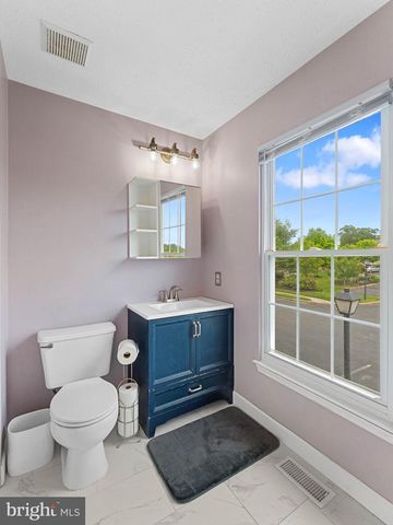72 PEBBLE LN, Blackwood, NJ 08012