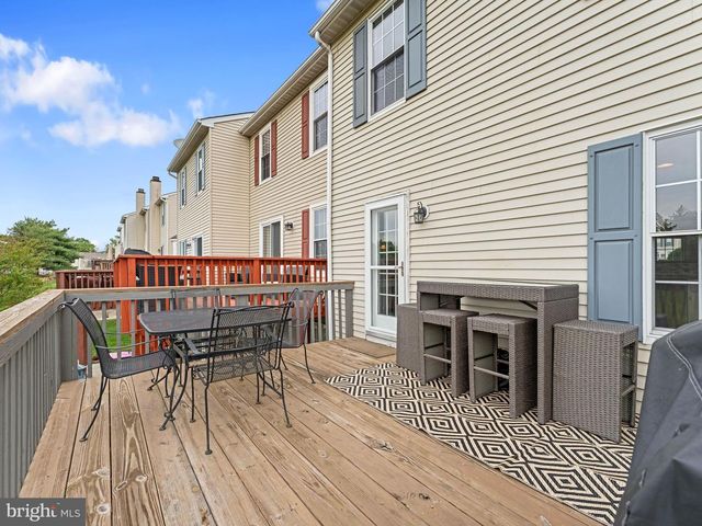 72 PEBBLE LN, Blackwood, NJ 08012