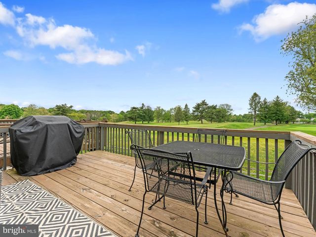 72 PEBBLE LN, Blackwood, NJ 08012
