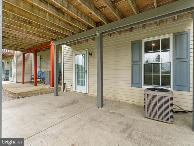 72 PEBBLE LN, Blackwood, NJ 08012