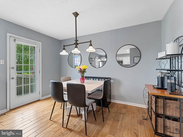 72 PEBBLE LN, Blackwood, NJ 08012