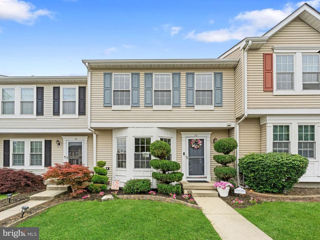 72 PEBBLE LN, Blackwood, NJ 08012