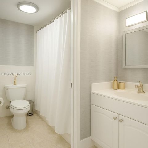 17021 N Bay Rd 906, Sunny Isles Beach, FL 33160