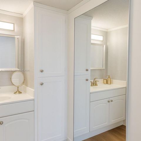 17021 N Bay Rd 906, Sunny Isles Beach, FL 33160