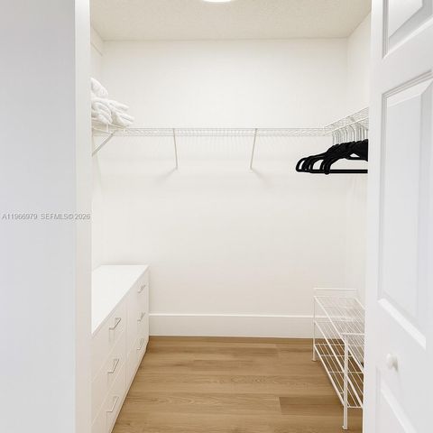 17021 N Bay Rd 906, Sunny Isles Beach, FL 33160