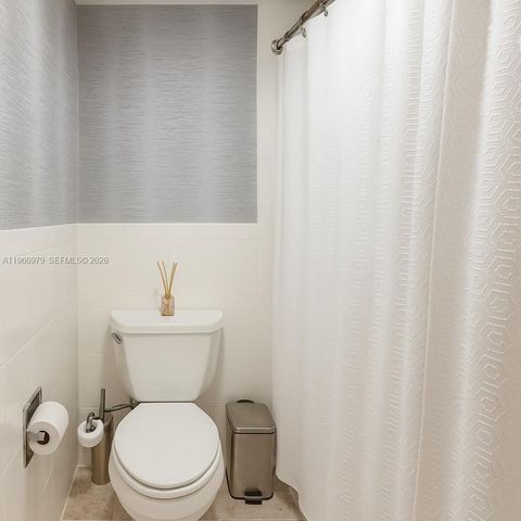 17021 N Bay Rd 906, Sunny Isles Beach, FL 33160