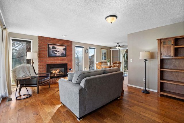 1122 S Henry Rd, Greenacres, WA 99006