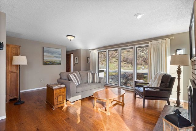 1122 S Henry Rd, Greenacres, WA 99006