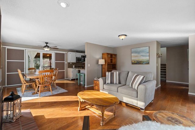 1122 S Henry Rd, Greenacres, WA 99006