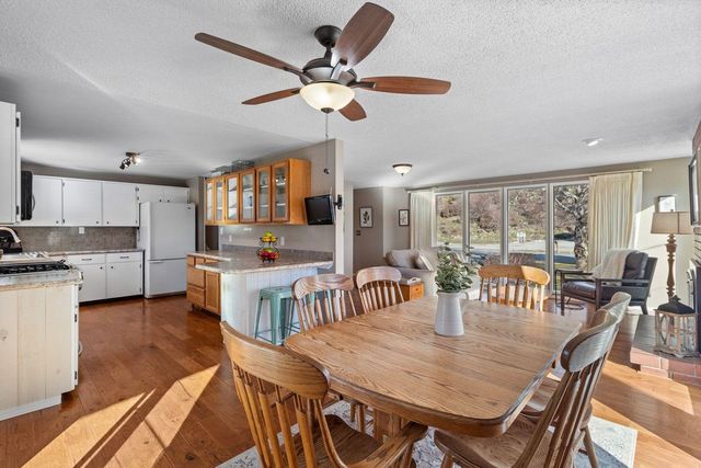 1122 S Henry Rd, Greenacres, WA 99006