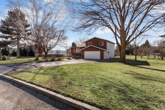 1122 S Henry Rd, Greenacres, WA 99006