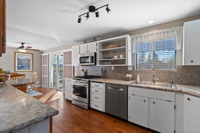 1122 S Henry Rd, Greenacres, WA 99006