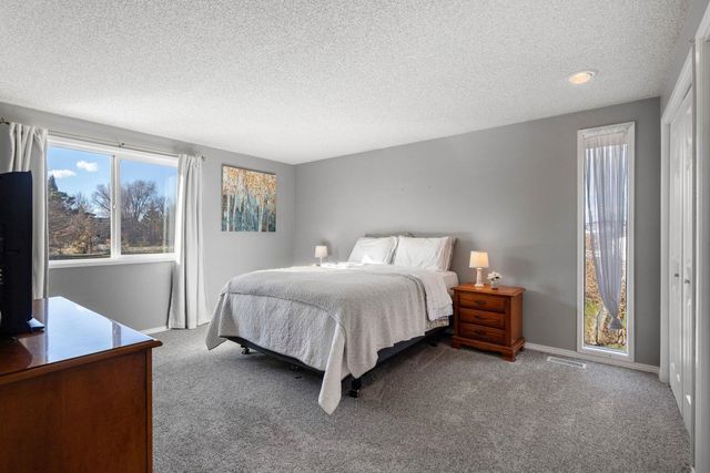 1122 S Henry Rd, Greenacres, WA 99006